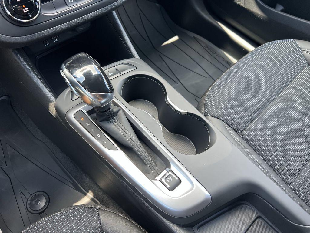 new 2025 Buick Envista car, priced at $25,370
