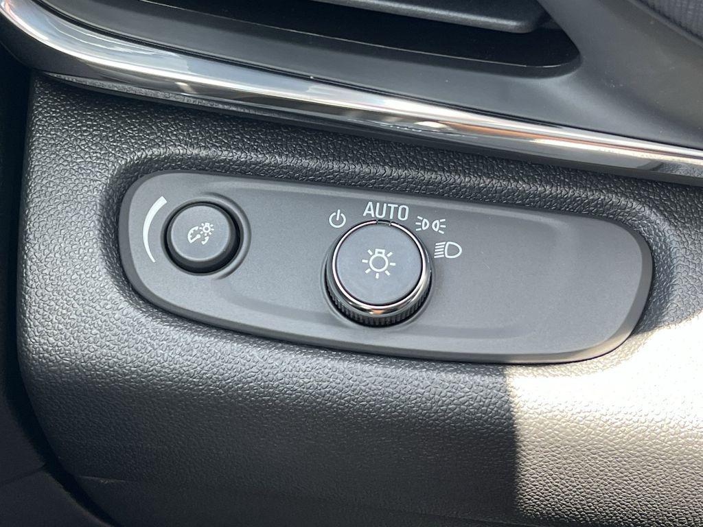 new 2025 Buick Envista car, priced at $25,370