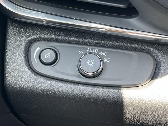 new 2025 Buick Envista car, priced at $25,370