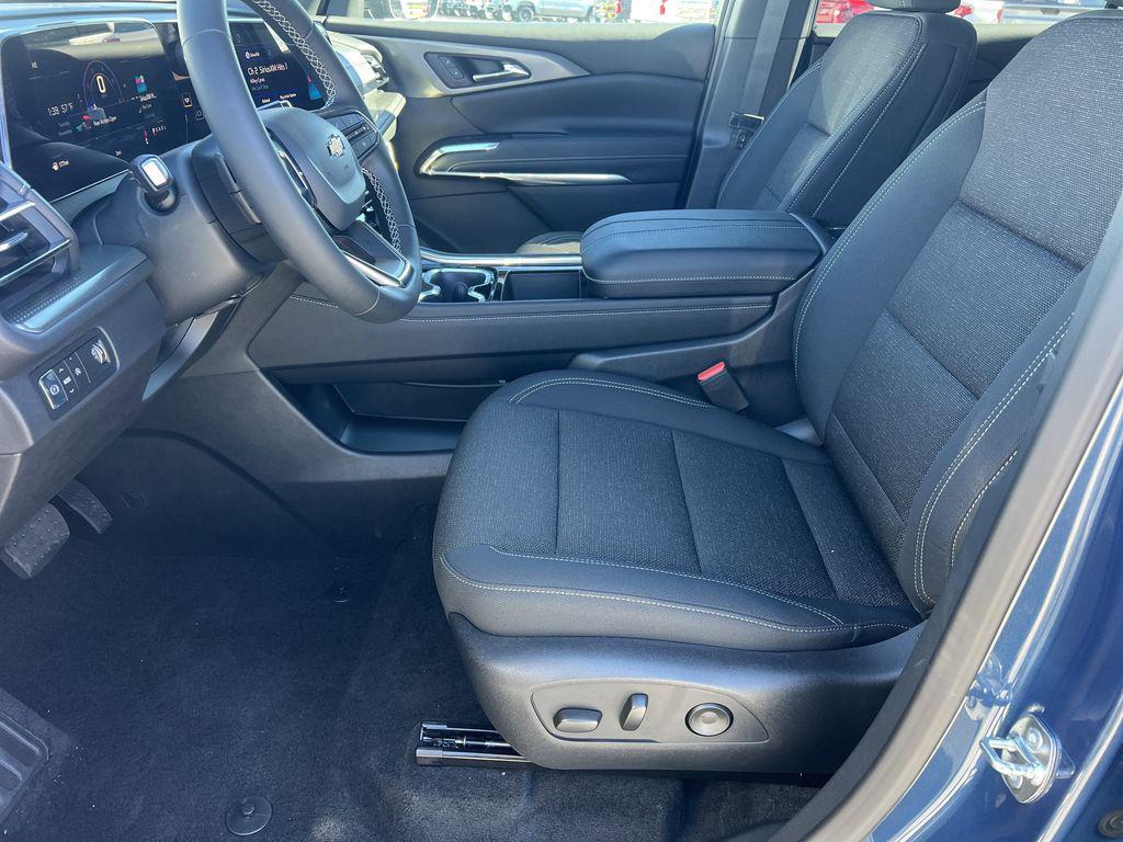 new 2026 Chevrolet Traverse car, priced at $42,695