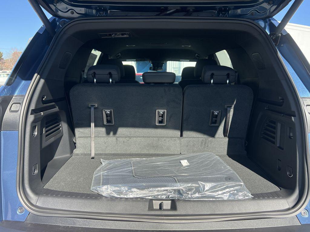 new 2026 Chevrolet Traverse car, priced at $42,695