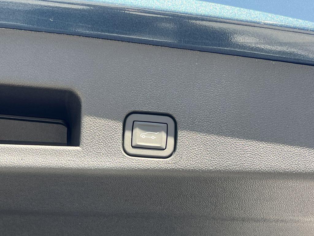 new 2026 Chevrolet Traverse car, priced at $42,695