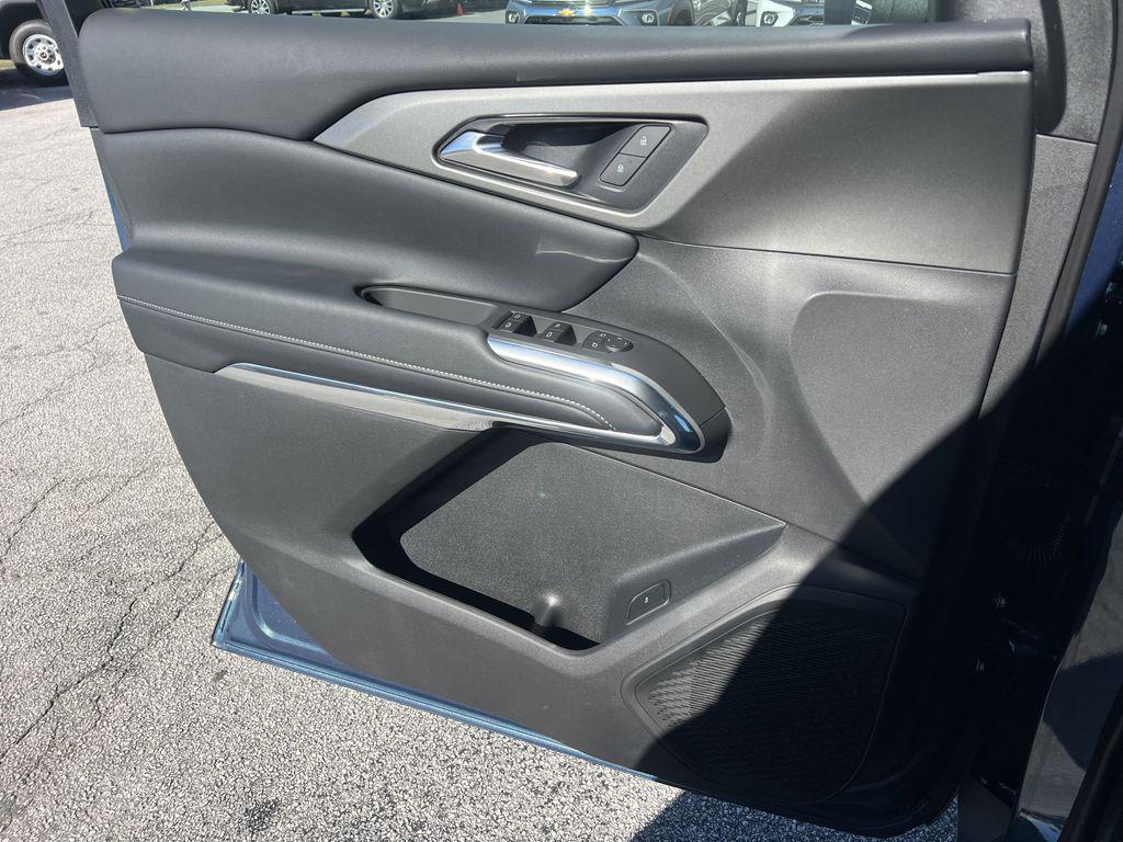 new 2026 Chevrolet Traverse car, priced at $42,695