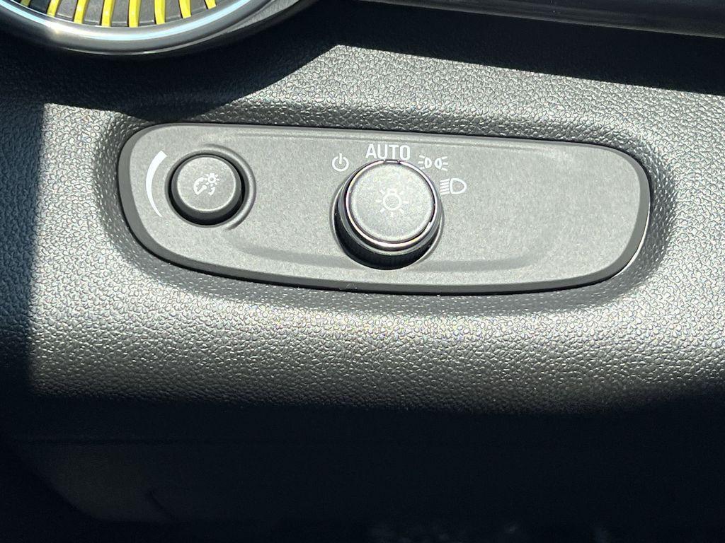 new 2025 Chevrolet Trax car, priced at $28,075