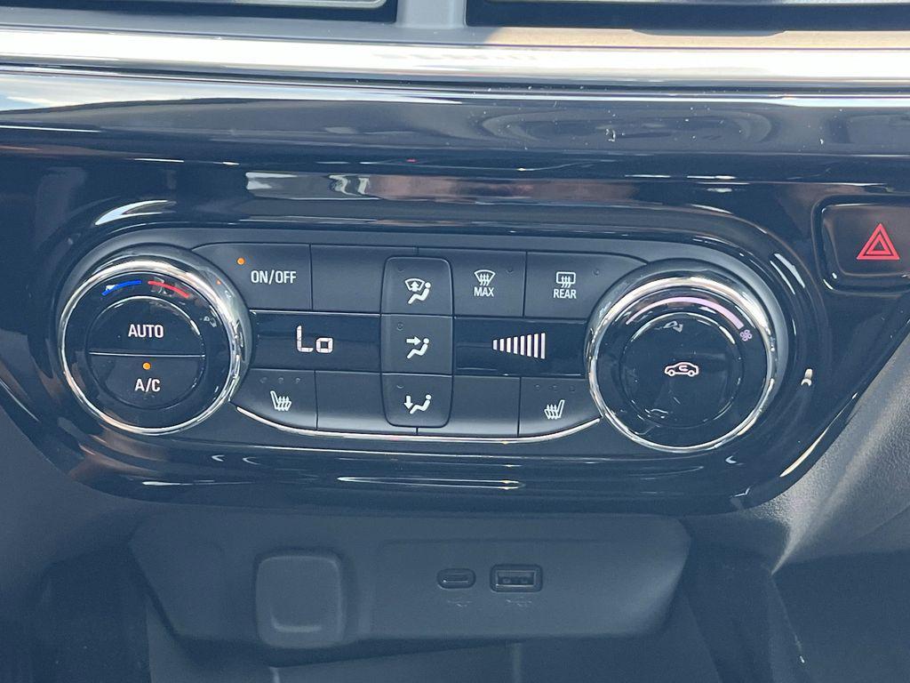 new 2025 Chevrolet Trax car, priced at $28,075