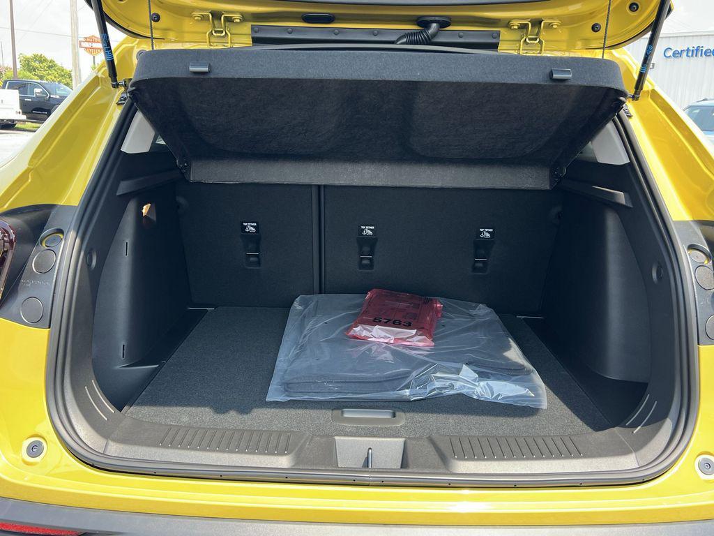 new 2025 Chevrolet Trax car, priced at $28,075