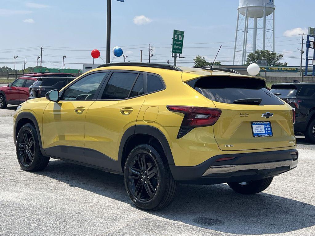 new 2025 Chevrolet Trax car, priced at $28,075