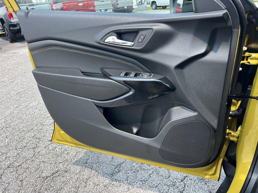 new 2025 Chevrolet Trax car, priced at $28,075