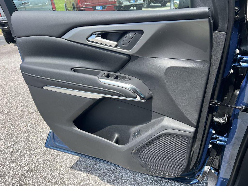 new 2025 Chevrolet Traverse car, priced at $42,560