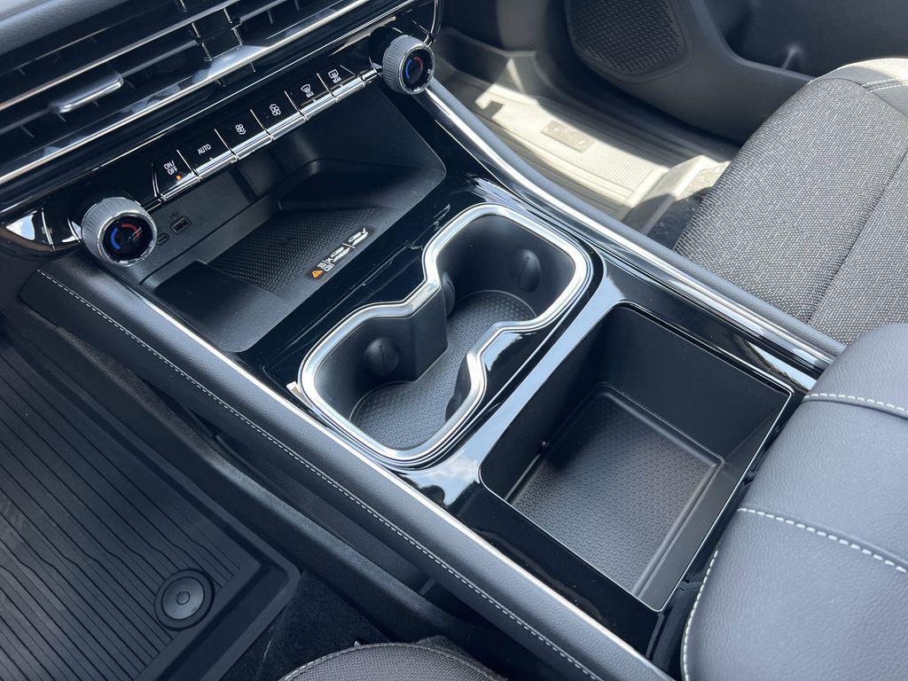 new 2025 Chevrolet Traverse car, priced at $42,560