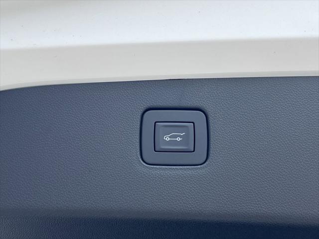 new 2025 Buick Envista car, priced at $32,185
