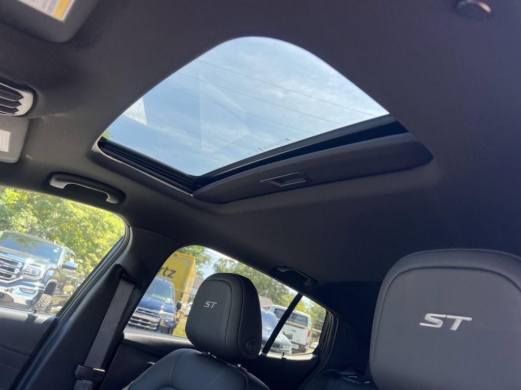 new 2025 Buick Envista car, priced at $29,475