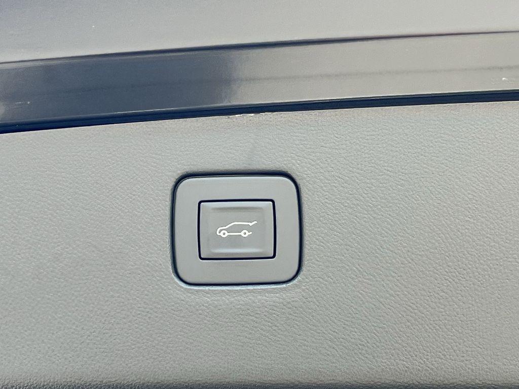 new 2025 Buick Envista car, priced at $29,475