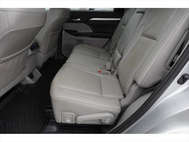 used 2019 Toyota Highlander car, priced at $25,999