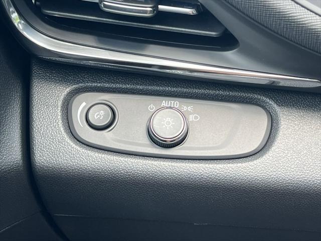 new 2025 Buick Envista car, priced at $27,455