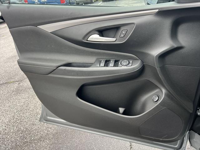 new 2025 Buick Envista car, priced at $34,585