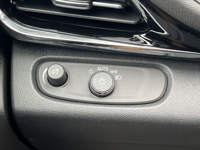 new 2025 Buick Envista car, priced at $34,585
