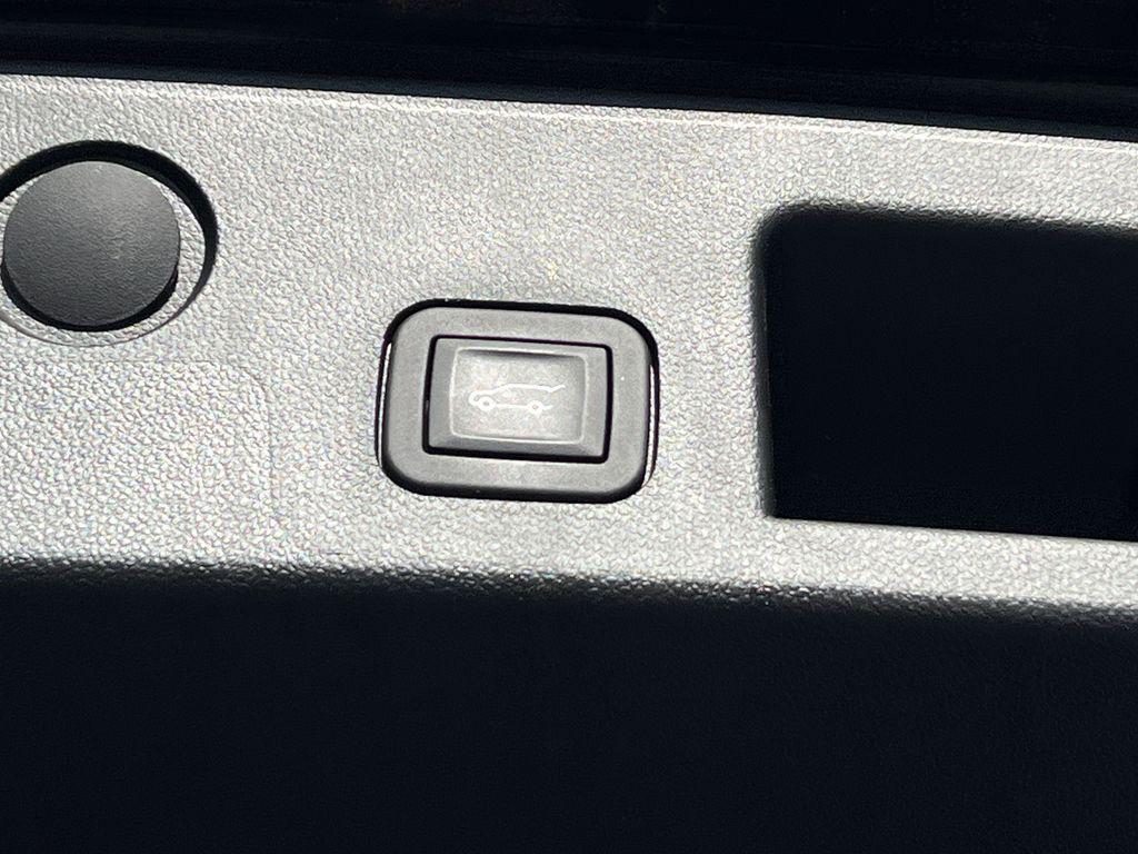 used 2025 Chevrolet Equinox car, priced at $29,999