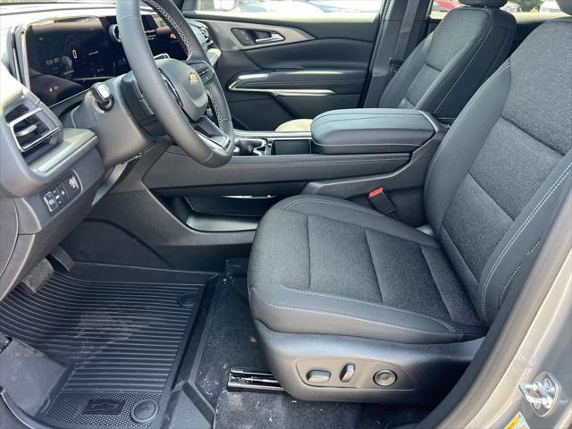 new 2025 Chevrolet Traverse car, priced at $42,560