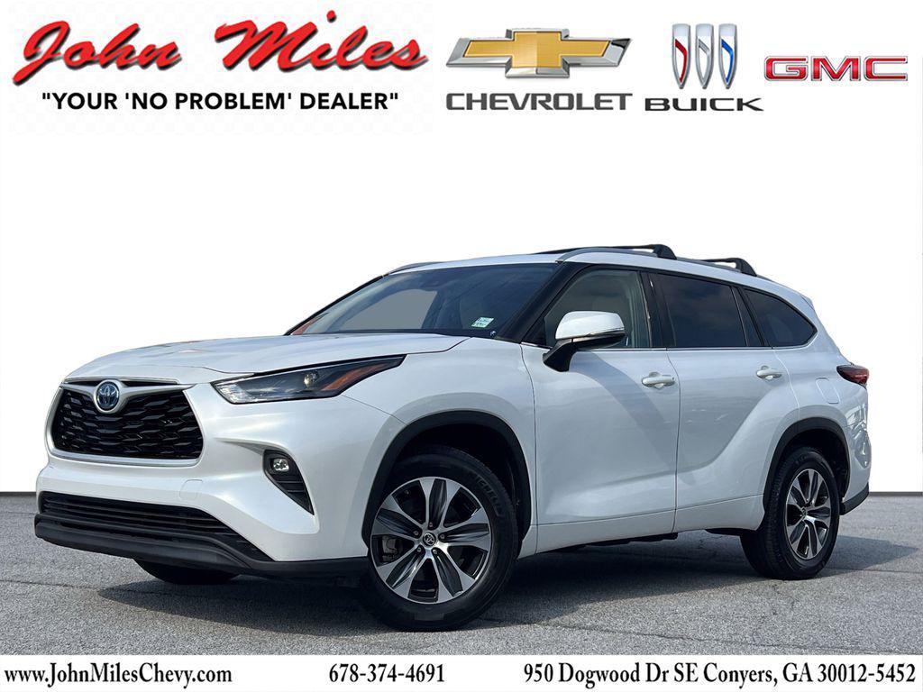 used 2022 Toyota Highlander Hybrid car, priced at $26,999
