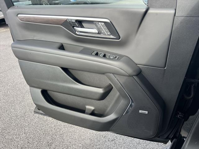 new 2025 Chevrolet Suburban car, priced at $71,005