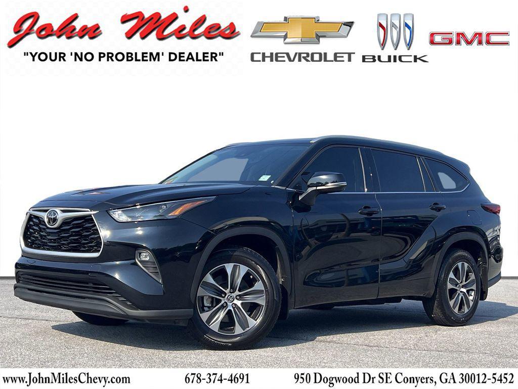used 2022 Toyota Highlander car, priced at $33,999