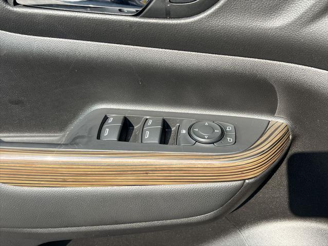 used 2023 GMC Acadia car, priced at $29,999