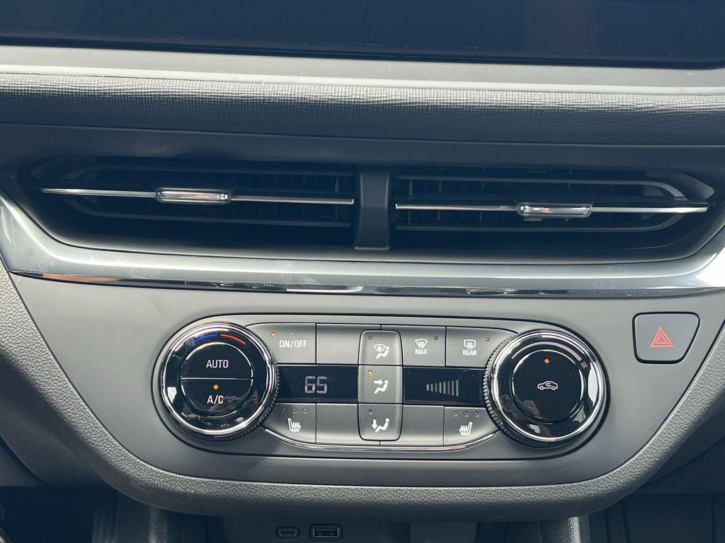 new 2025 Buick Envista car, priced at $27,455