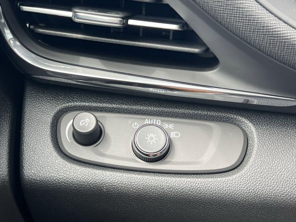 new 2025 Buick Envista car, priced at $27,455