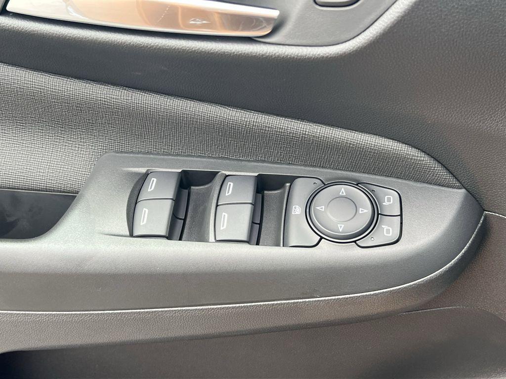 new 2025 Buick Envista car, priced at $27,455