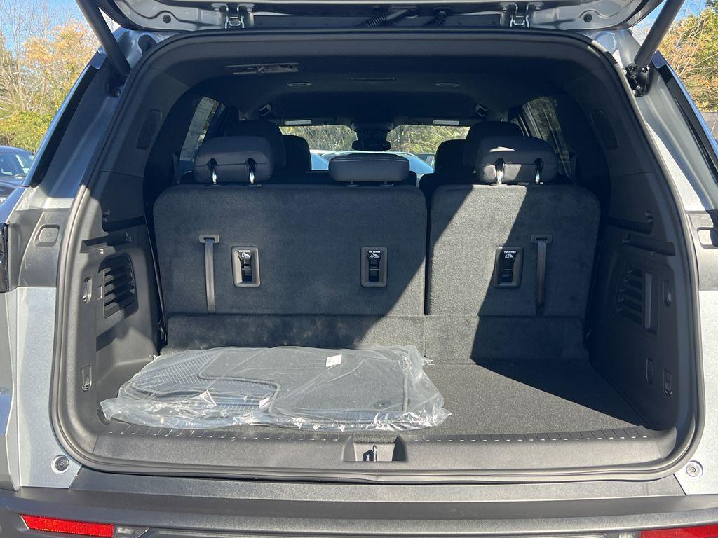 new 2026 Chevrolet Traverse car, priced at $42,695