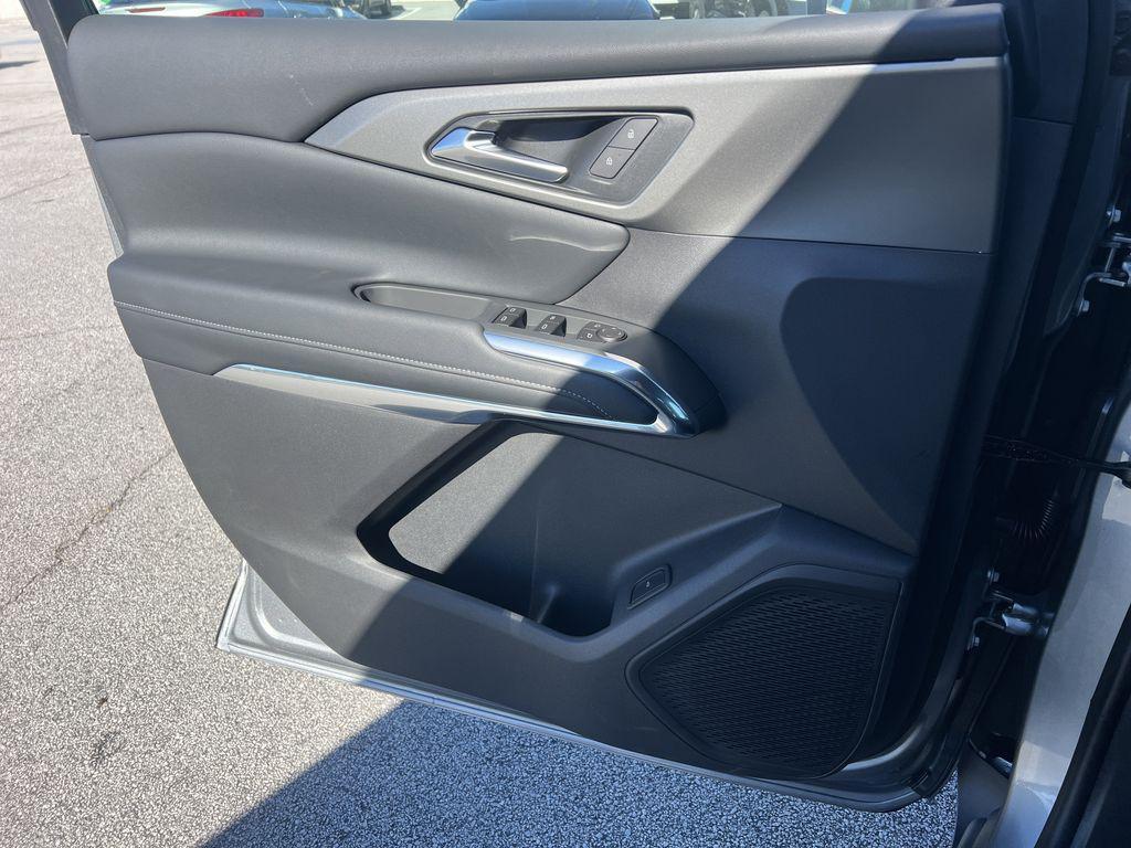 new 2026 Chevrolet Traverse car, priced at $42,695