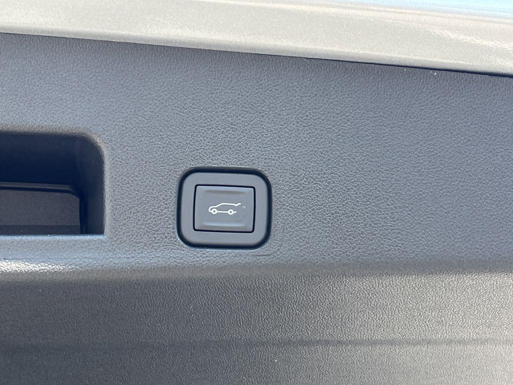 new 2026 Chevrolet Traverse car, priced at $42,695