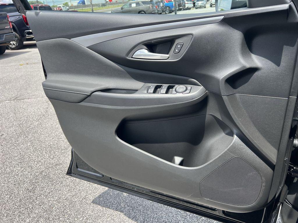new 2025 Buick Envista car, priced at $26,860
