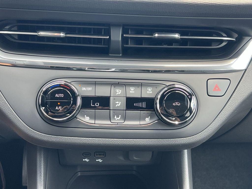 new 2025 Buick Envista car, priced at $26,860