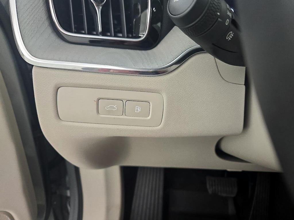 used 2024 Volvo XC60 Recharge Plug-In Hybrid car, priced at $47,998