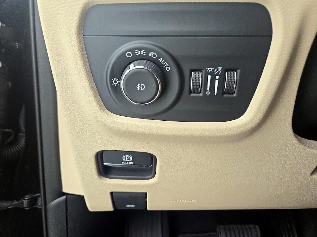 used 2022 Jeep Grand Cherokee car, priced at $31,998