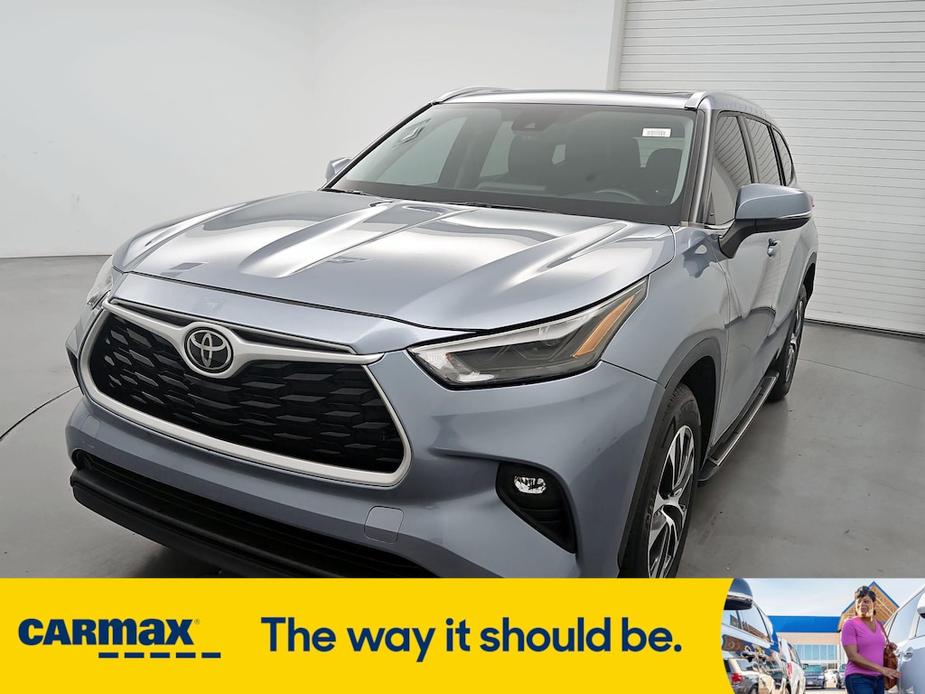 used 2022 Toyota Highlander car, priced at $34,998