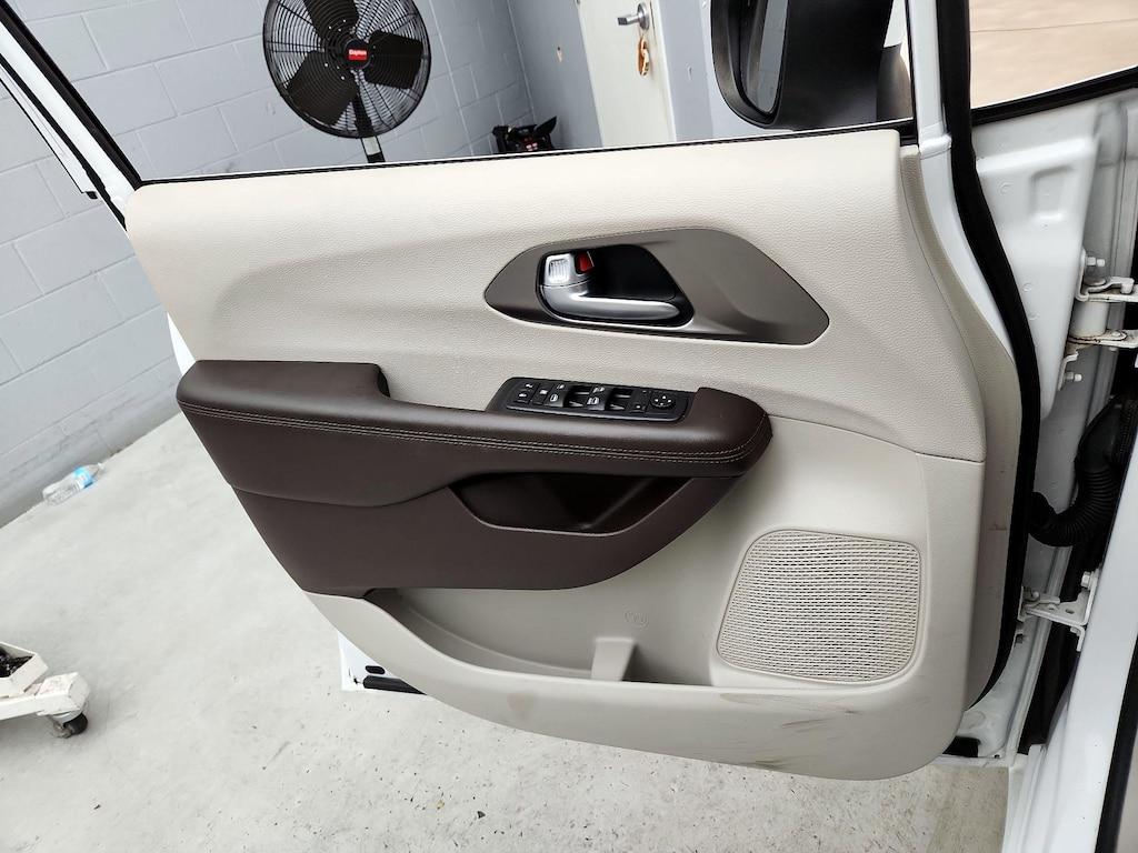 used 2018 Chrysler Pacifica car, priced at $19,998