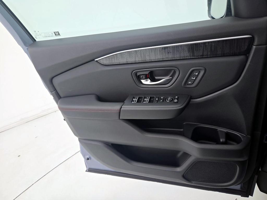 used 2025 Honda Pilot car, priced at $49,998