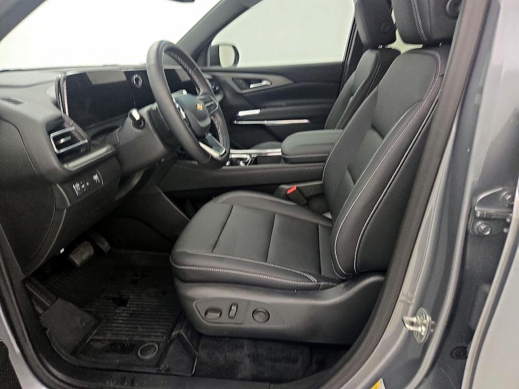 used 2025 Chevrolet Traverse car, priced at $42,998