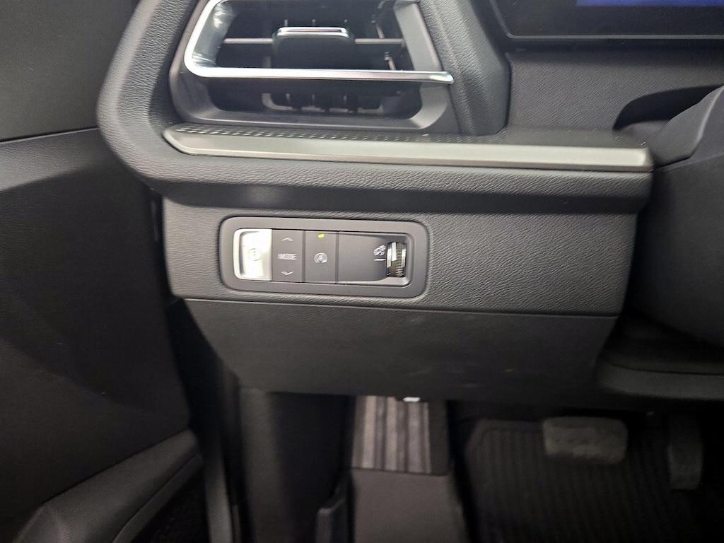 used 2025 Chevrolet Traverse car, priced at $42,998