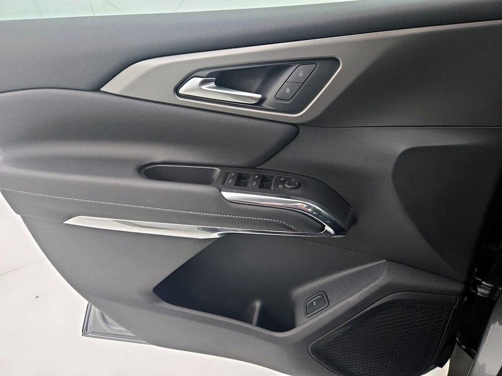 used 2025 Chevrolet Traverse car, priced at $42,998