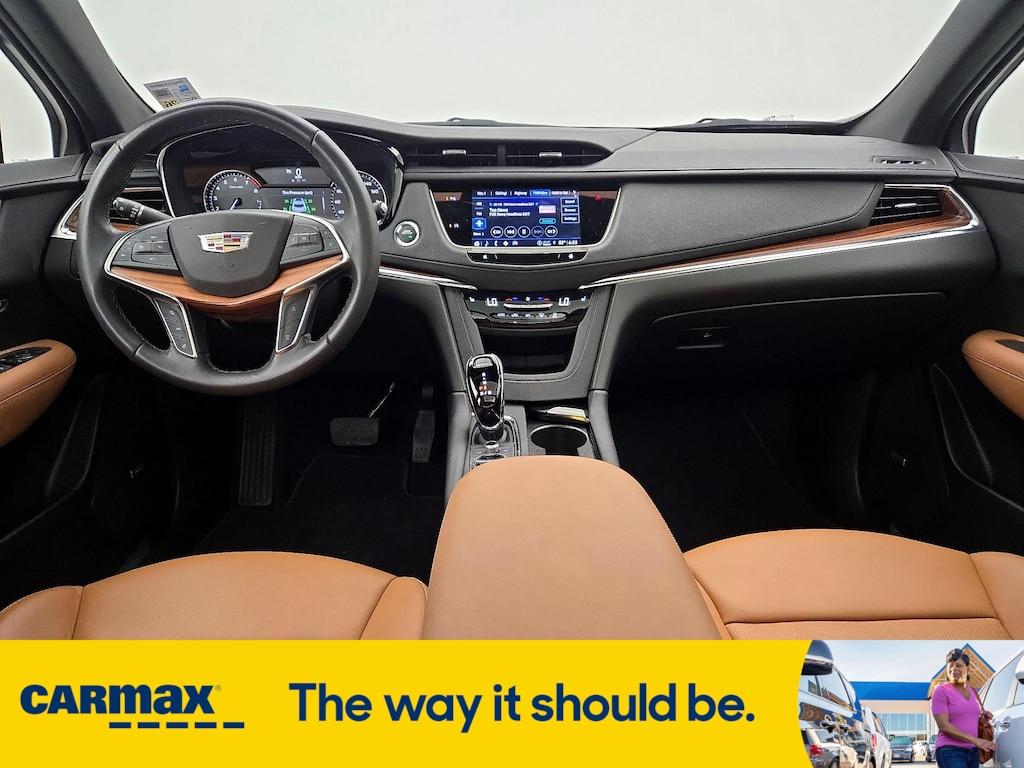 used 2022 Cadillac XT5 car, priced at $38,998
