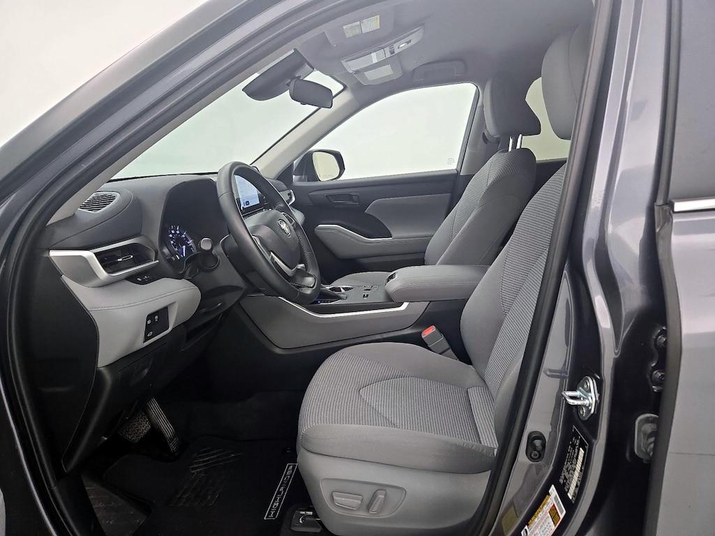 used 2023 Toyota Highlander car, priced at $33,998