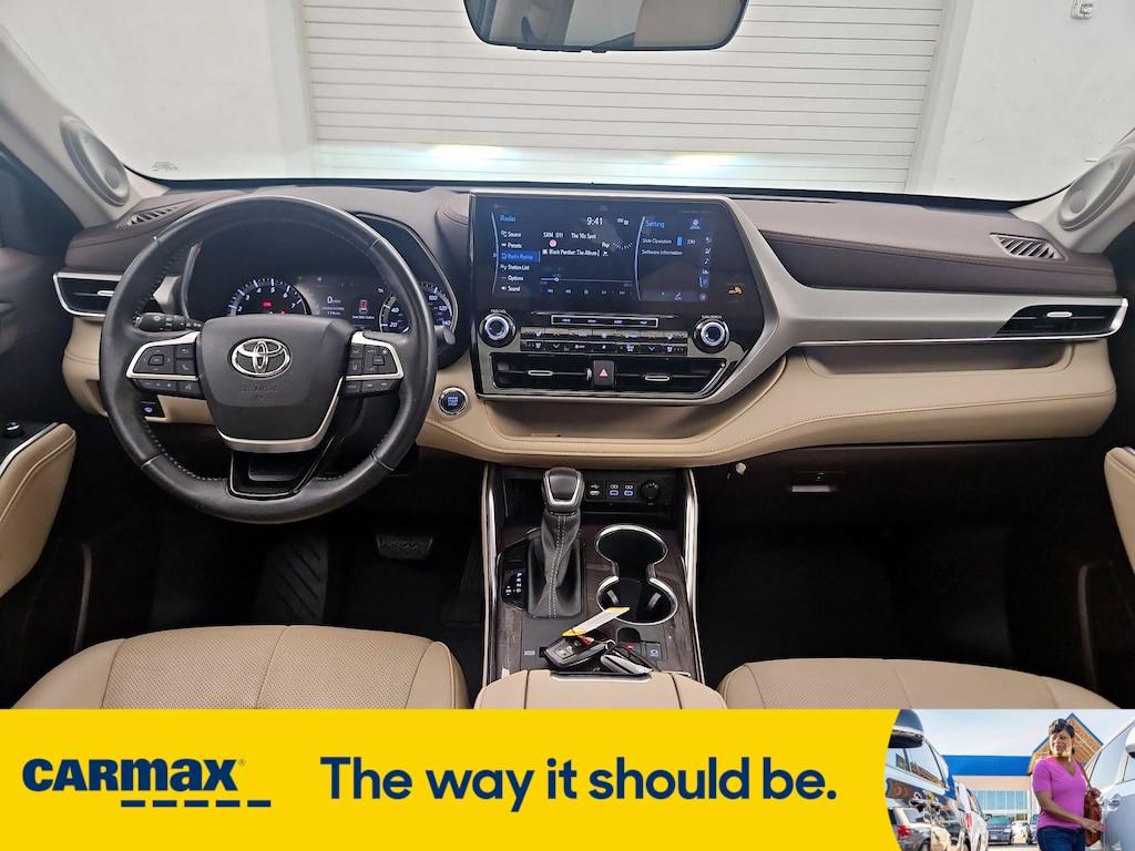 used 2022 Toyota Highlander car, priced at $42,998