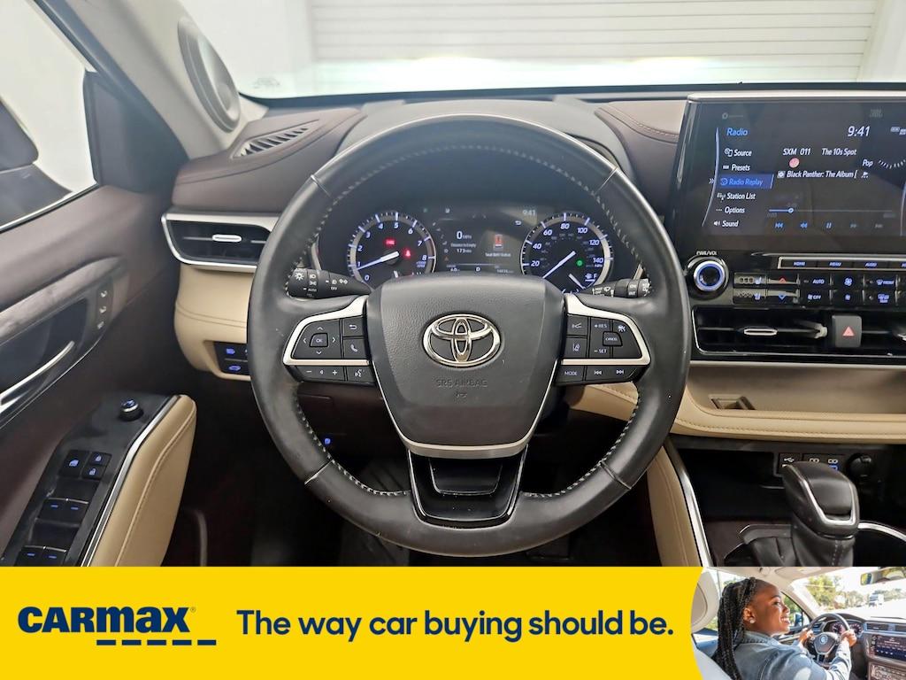 used 2022 Toyota Highlander car, priced at $42,998