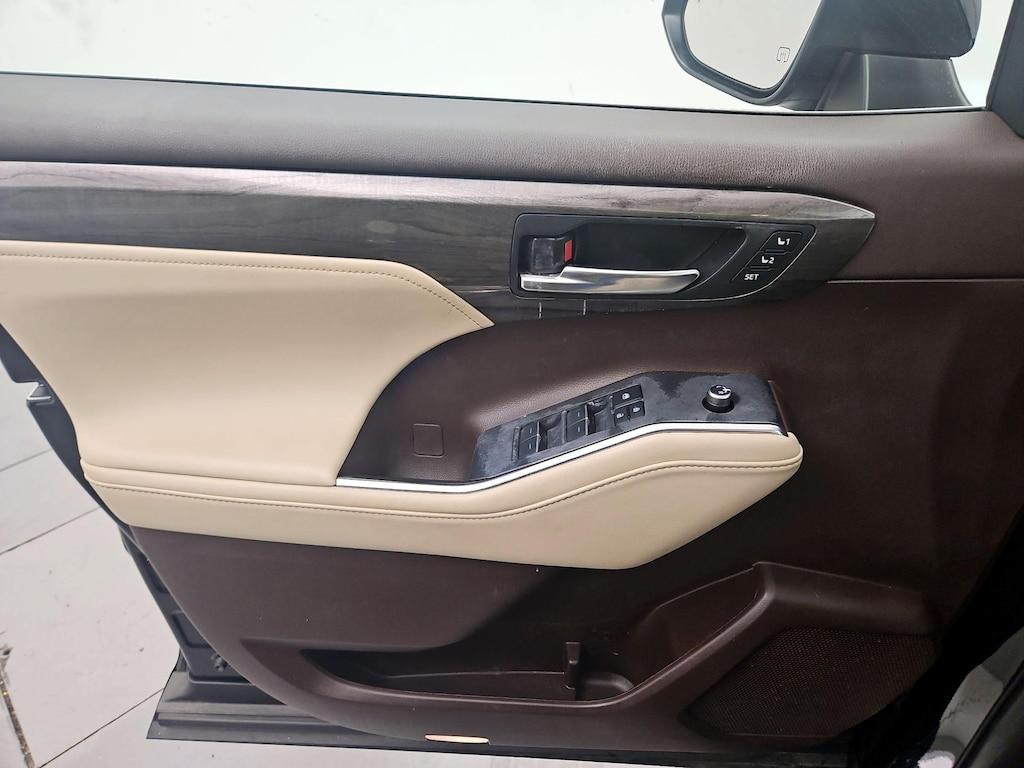 used 2022 Toyota Highlander car, priced at $42,998