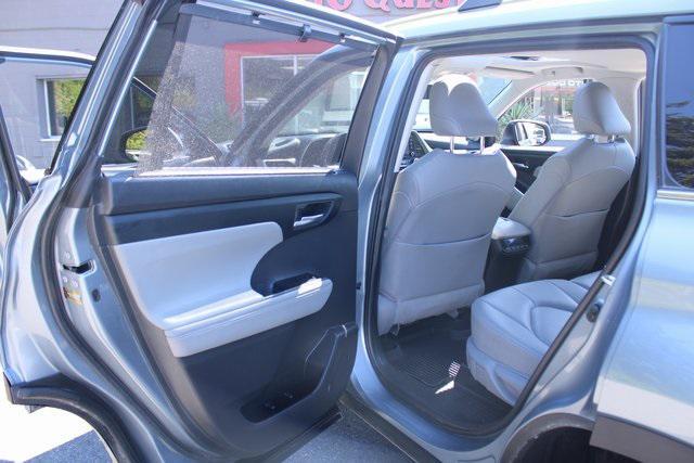 used 2020 Toyota Highlander car, priced at $31,700