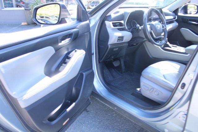 used 2020 Toyota Highlander car, priced at $31,700
